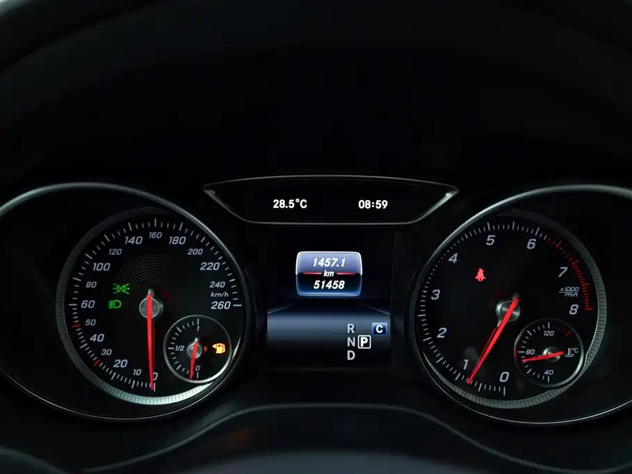 MERCEDES BENZ GLA 2019