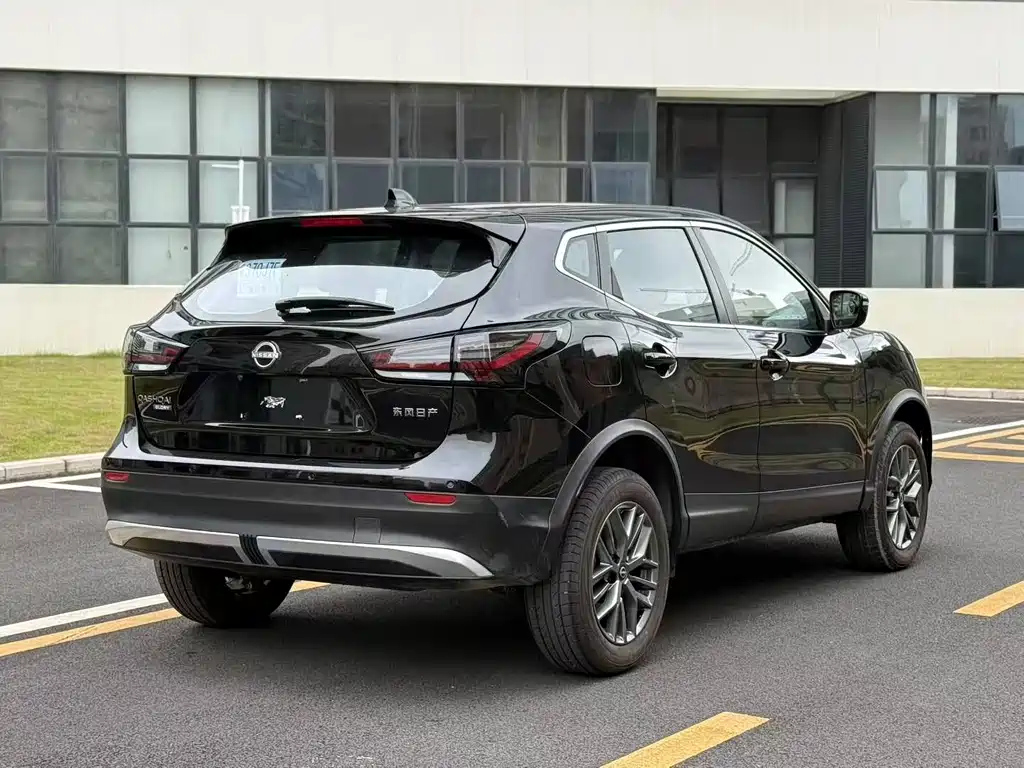 NISSAN QASHQAI 2025