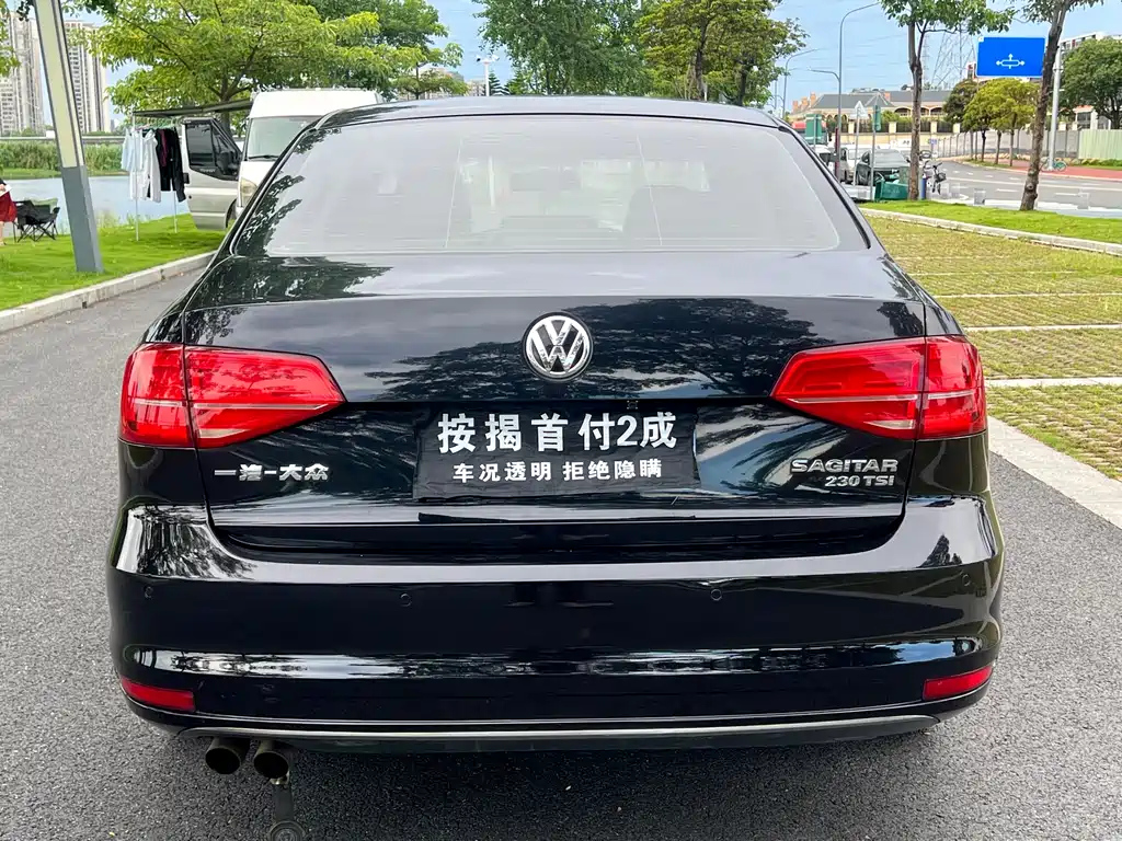 VOLKSWAGEN SAGITAR 2015