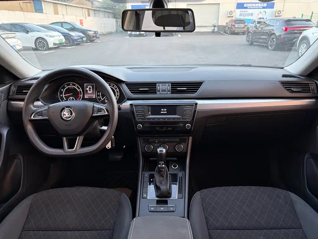 SKODA SUPERB 2019
