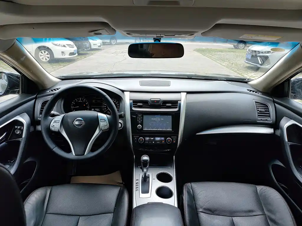 NISSAN TEANA 2016