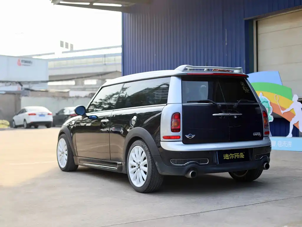 MINI CLUBMAN 2011