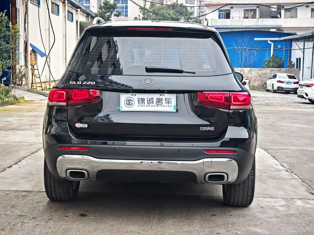 MERCEDES BENZ GLB 2023