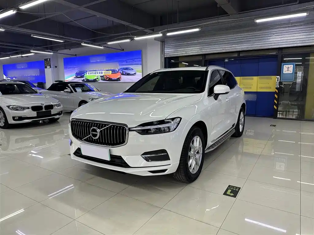 VOLVO XC60 2021