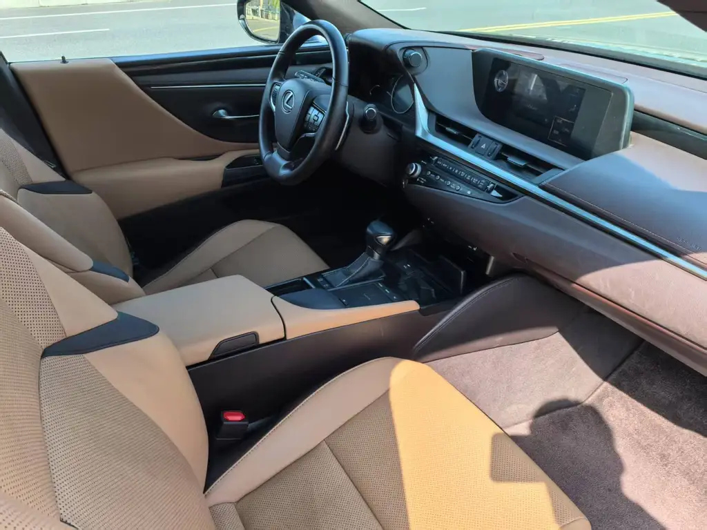 LEXUS ES 2021