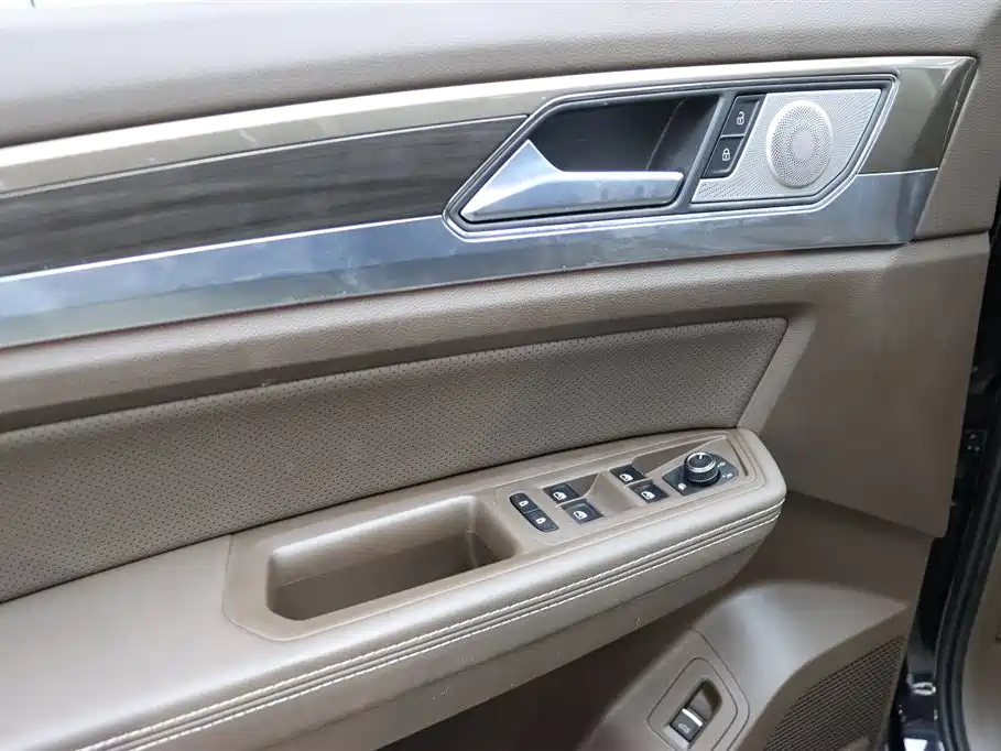 VOLKSWAGEN VILORAN 2020