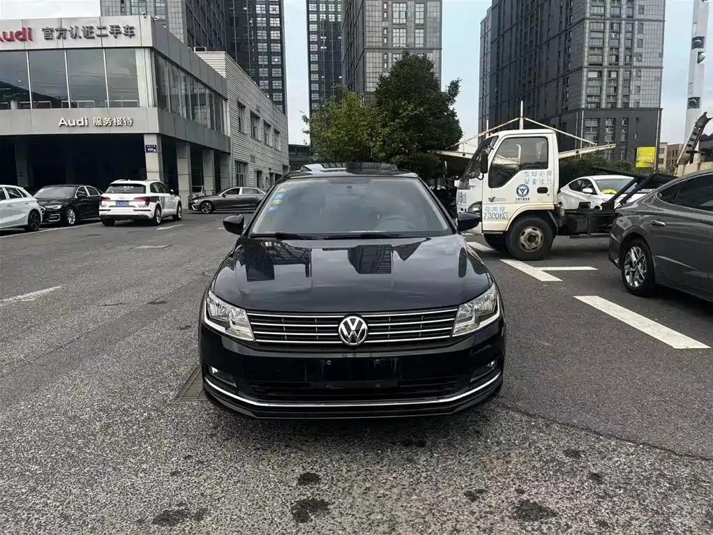 VOLKSWAGEN LAVIDA 2016