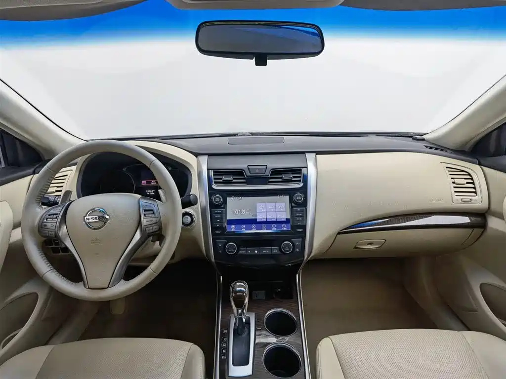NISSAN TEANA 2013