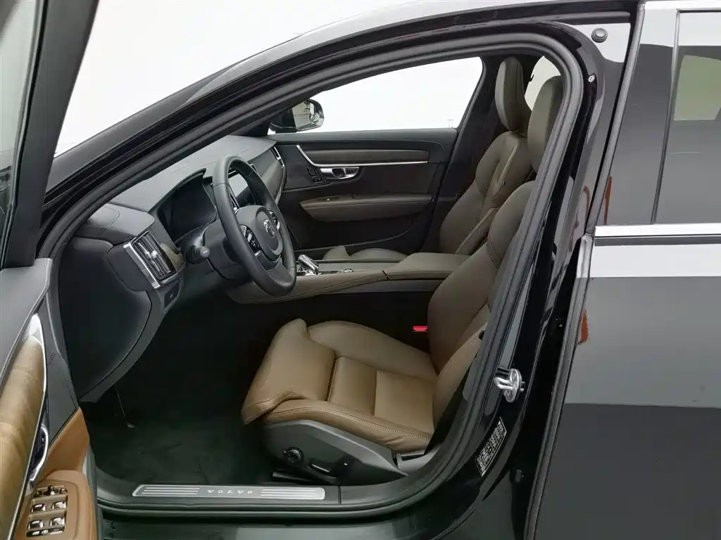 VOLVO S90 2023