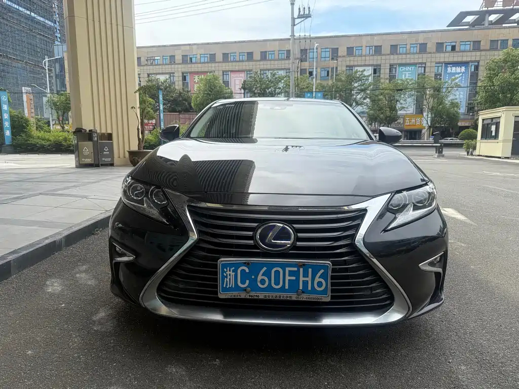 LEXUS ES 2015