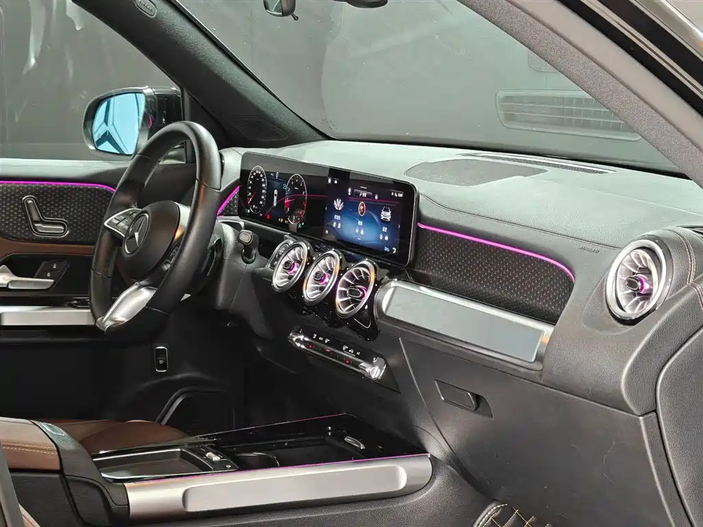 MERCEDES BENZ GLB 2024