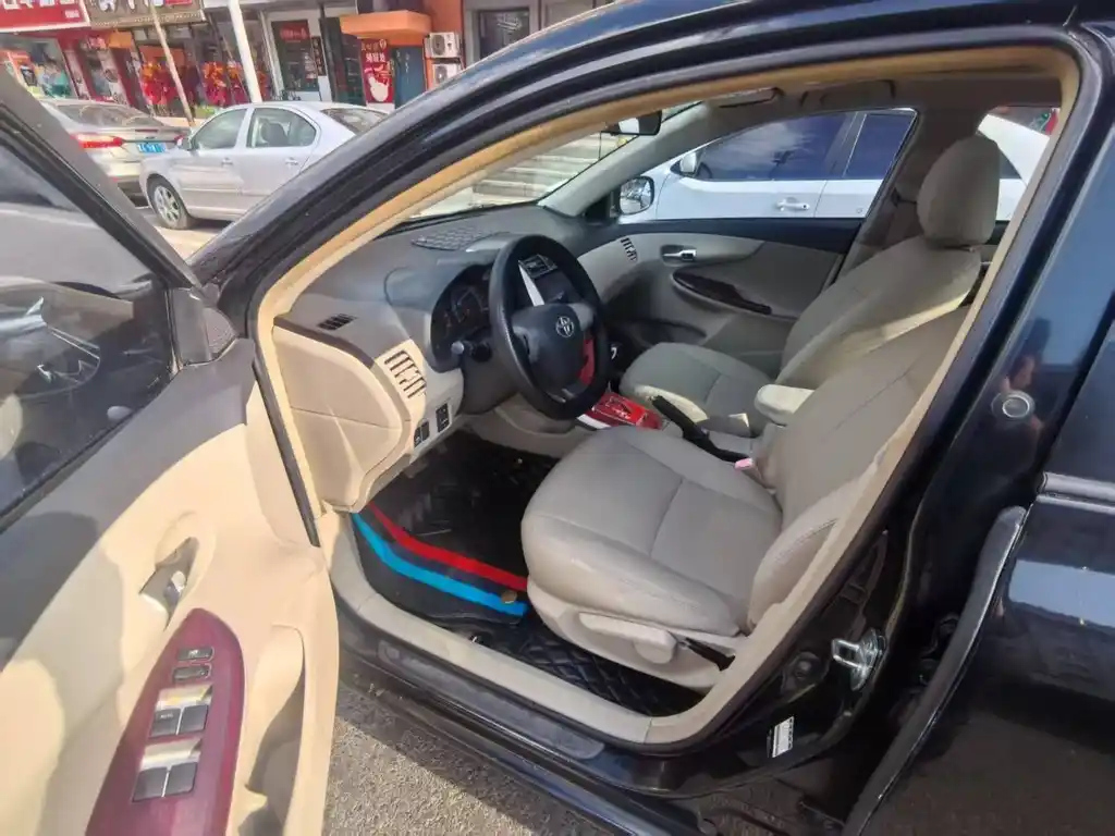 TOYOTA COROLLA 2011
