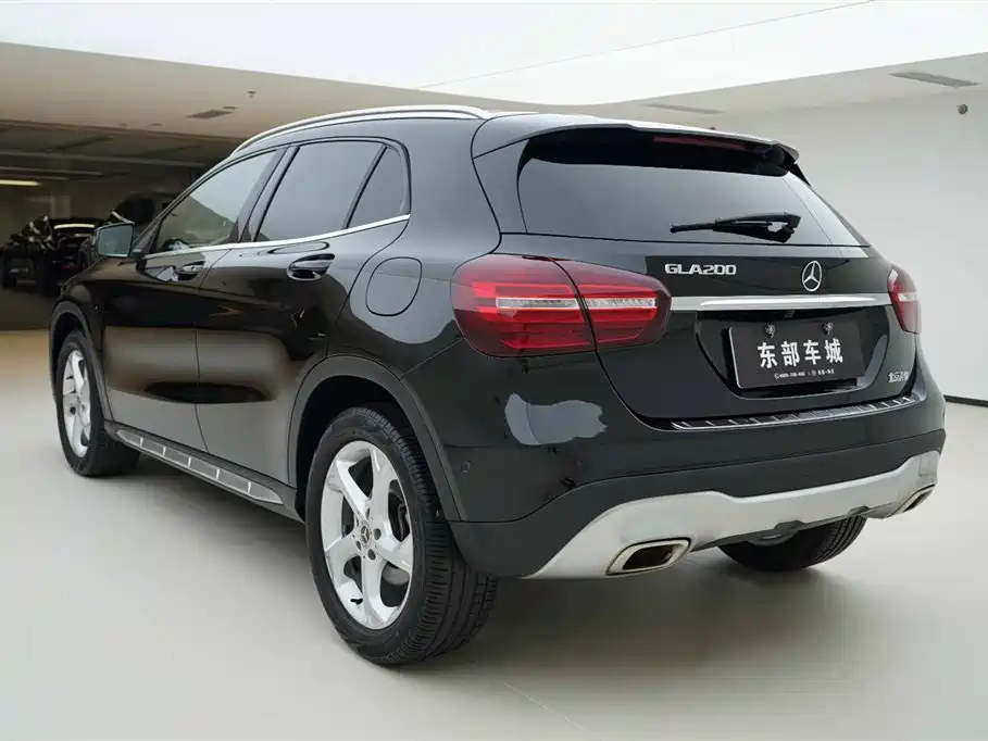 MERCEDES BENZ GLA 2019