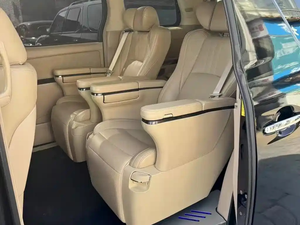 TOYOTA ALPHARD 2012