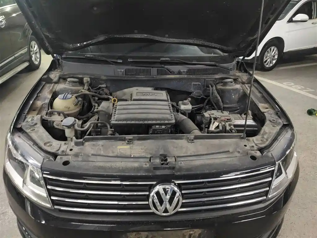 VOLKSWAGEN LAVIDA 2015