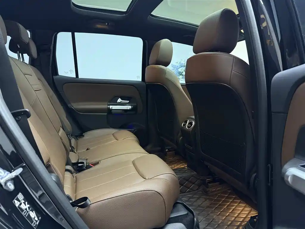 MERCEDES BENZ GLB 2023