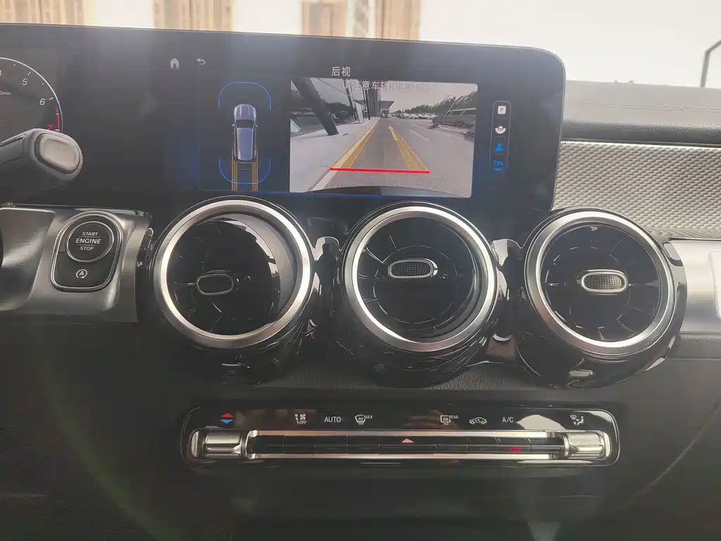 MERCEDES BENZ GLB 2024
