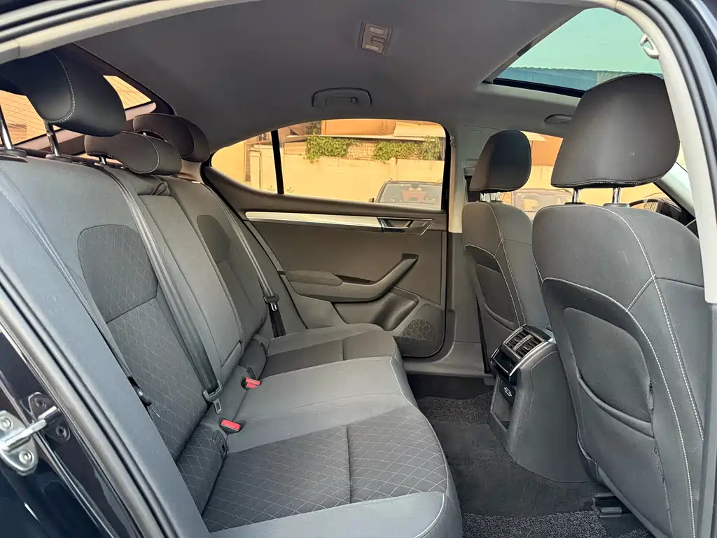 SKODA SUPERB 2019