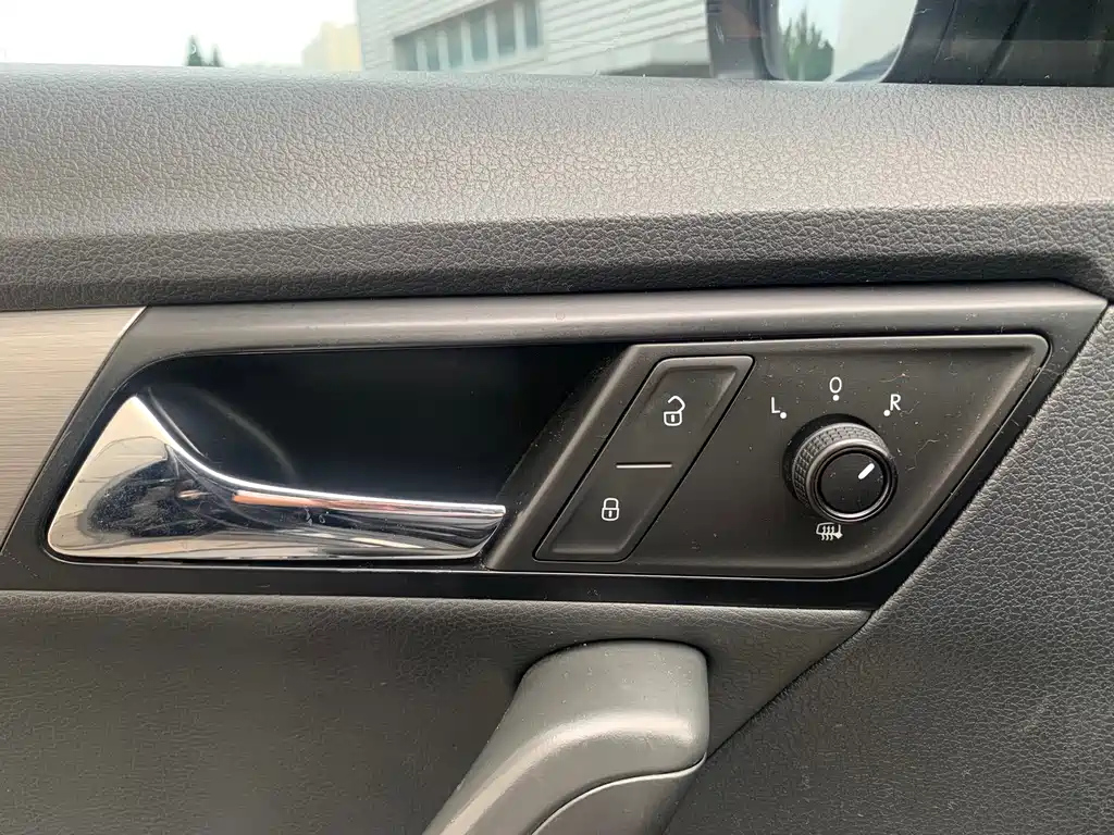 VOLKSWAGEN LAVIDA 2013