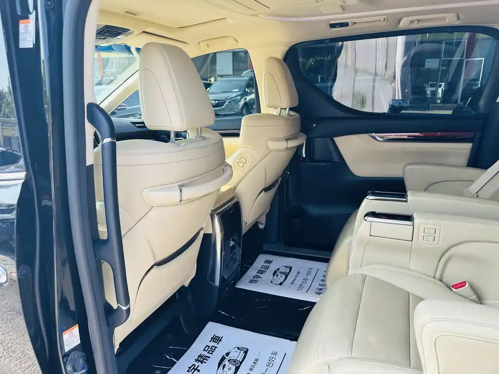 TOYOTA ALPHARD 2015