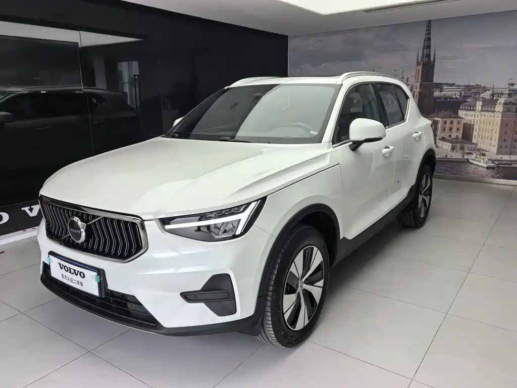 VOLVO XC40 2024