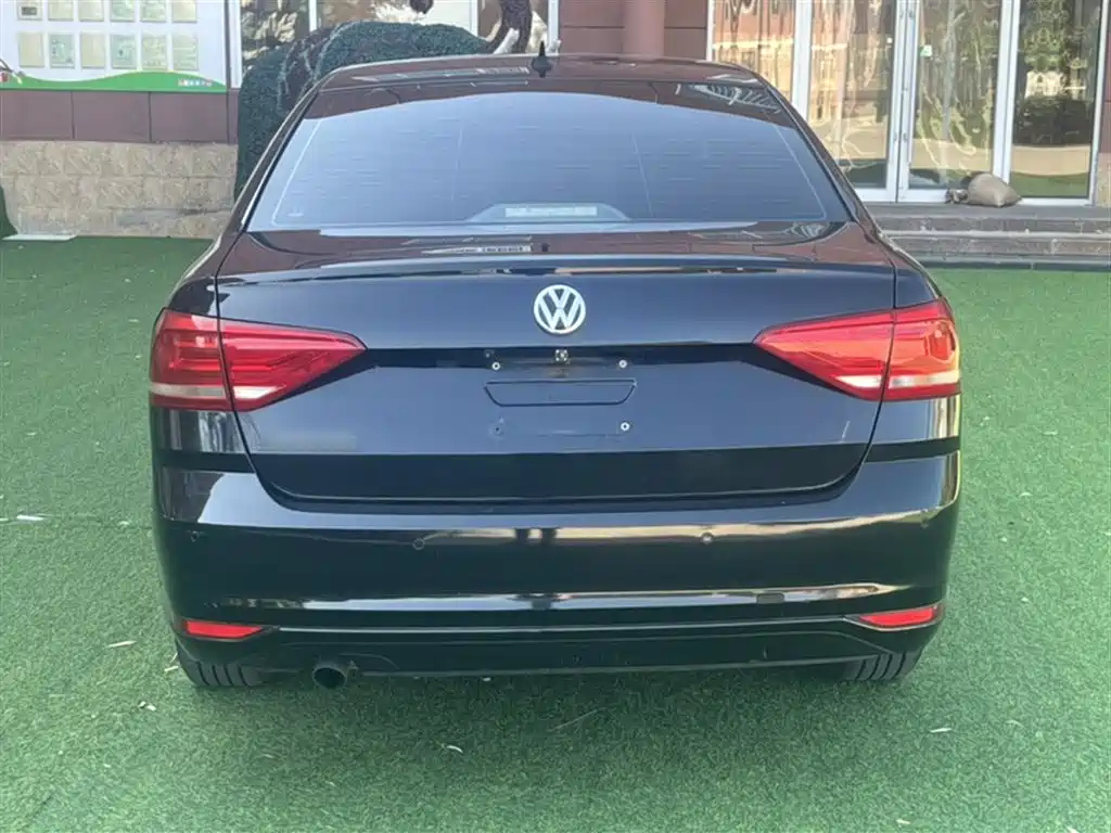 VOLKSWAGEN LAVIDA 2015