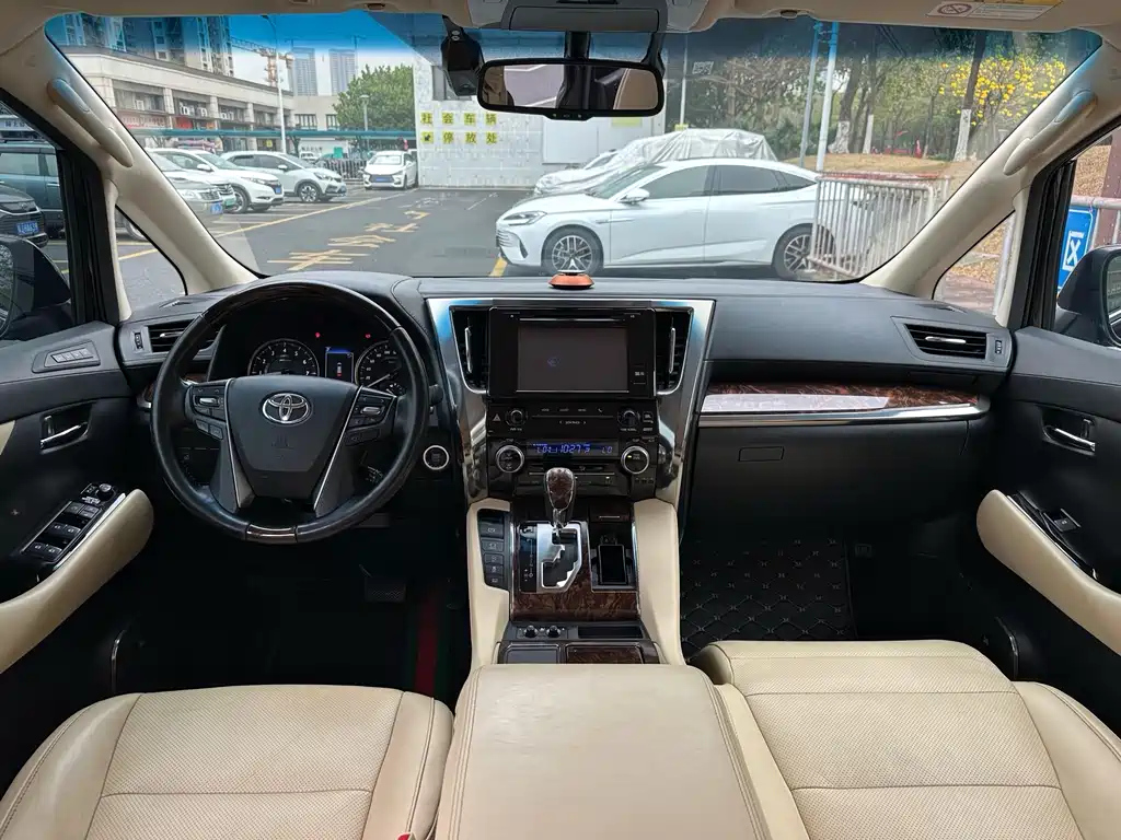 TOYOTA ALPHARD 2018