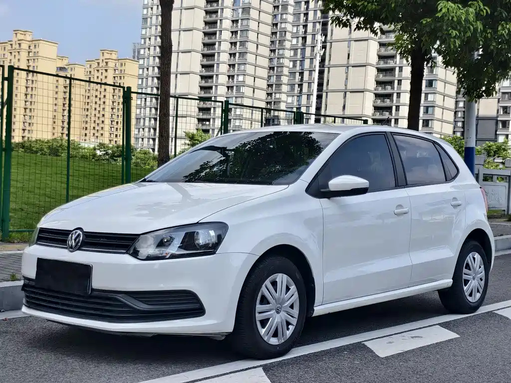 VOLKSWAGEN POLO 2016