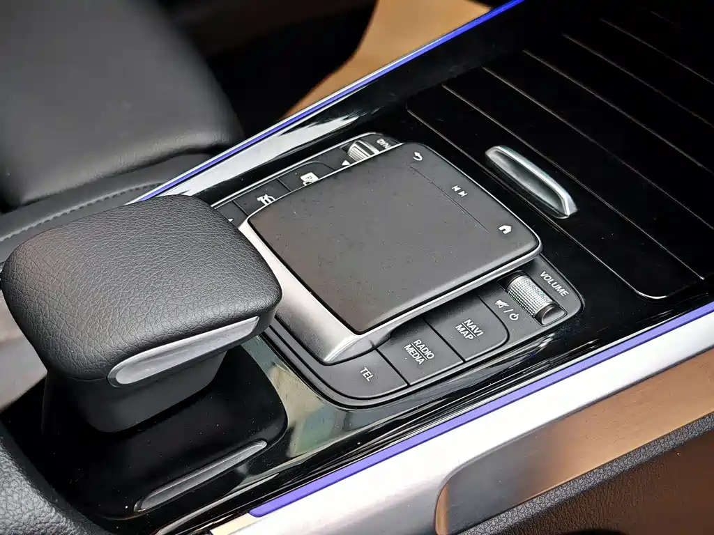 MERCEDES BENZ GLB 2023