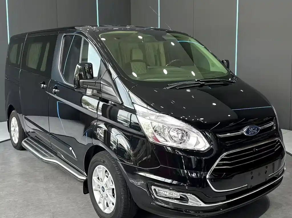 FORD TOUREO 2020