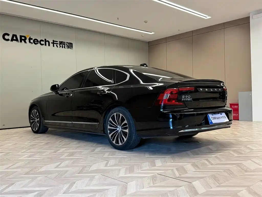 VOLVO S90 2022