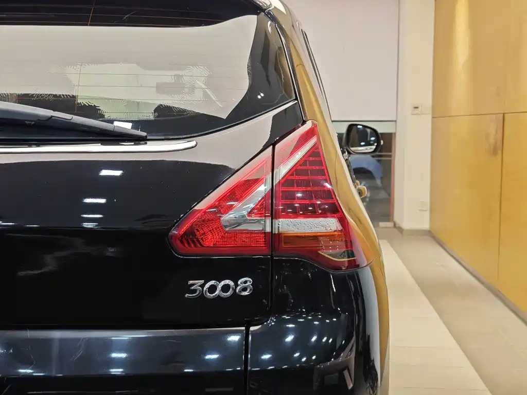 PEUGEOT 3008 2013
