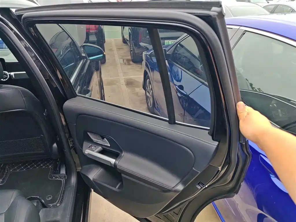 MERCEDES BENZ GLB 2024