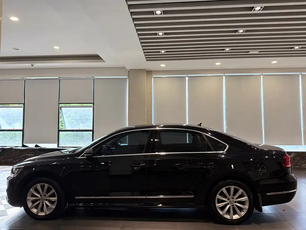 VOLKSWAGEN PASSAT 2016