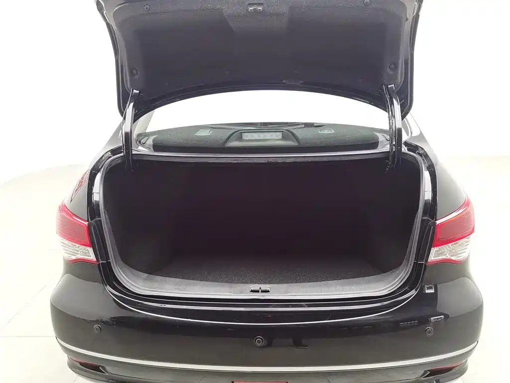 NISSAN SYLPHY 2019