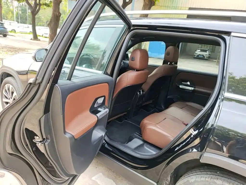 MERCEDES BENZ GLB 2024