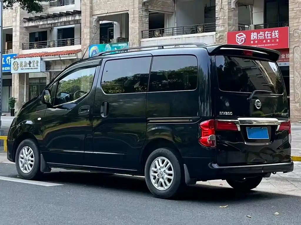 NISSAN NV200 2013
