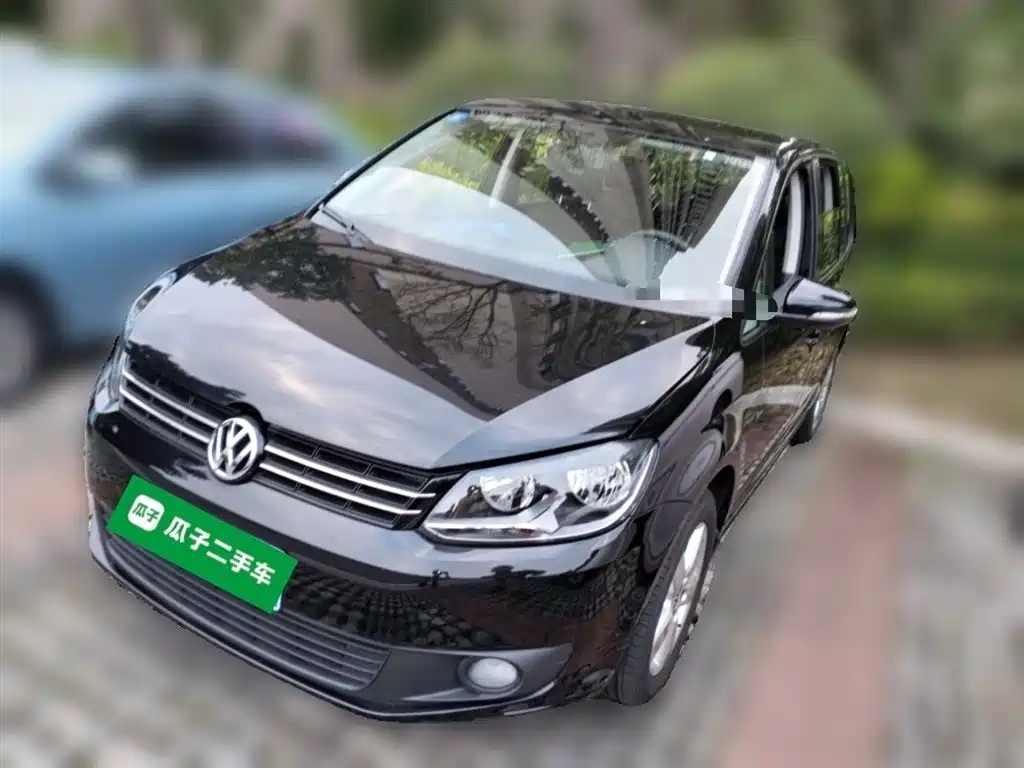 VOLKSWAGEN TOURAN 2013