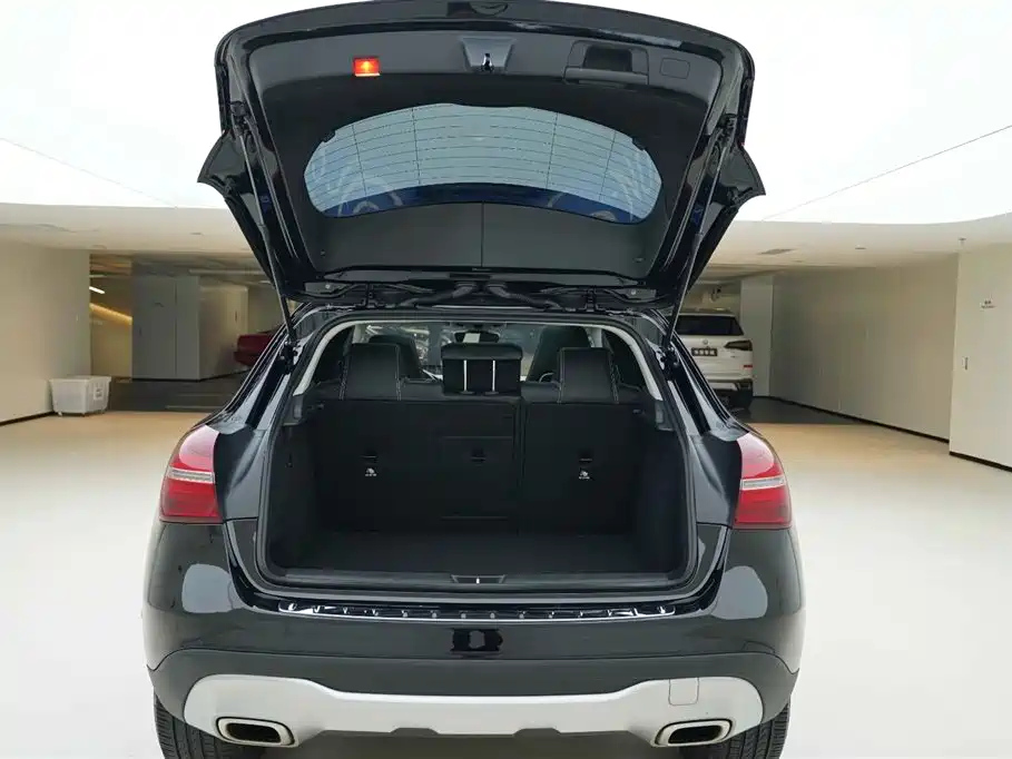 MERCEDES BENZ GLA 2019