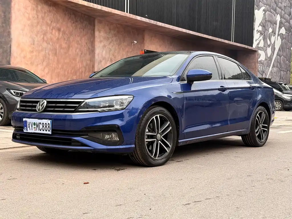 VOLKSWAGEN LAMANDO 2021