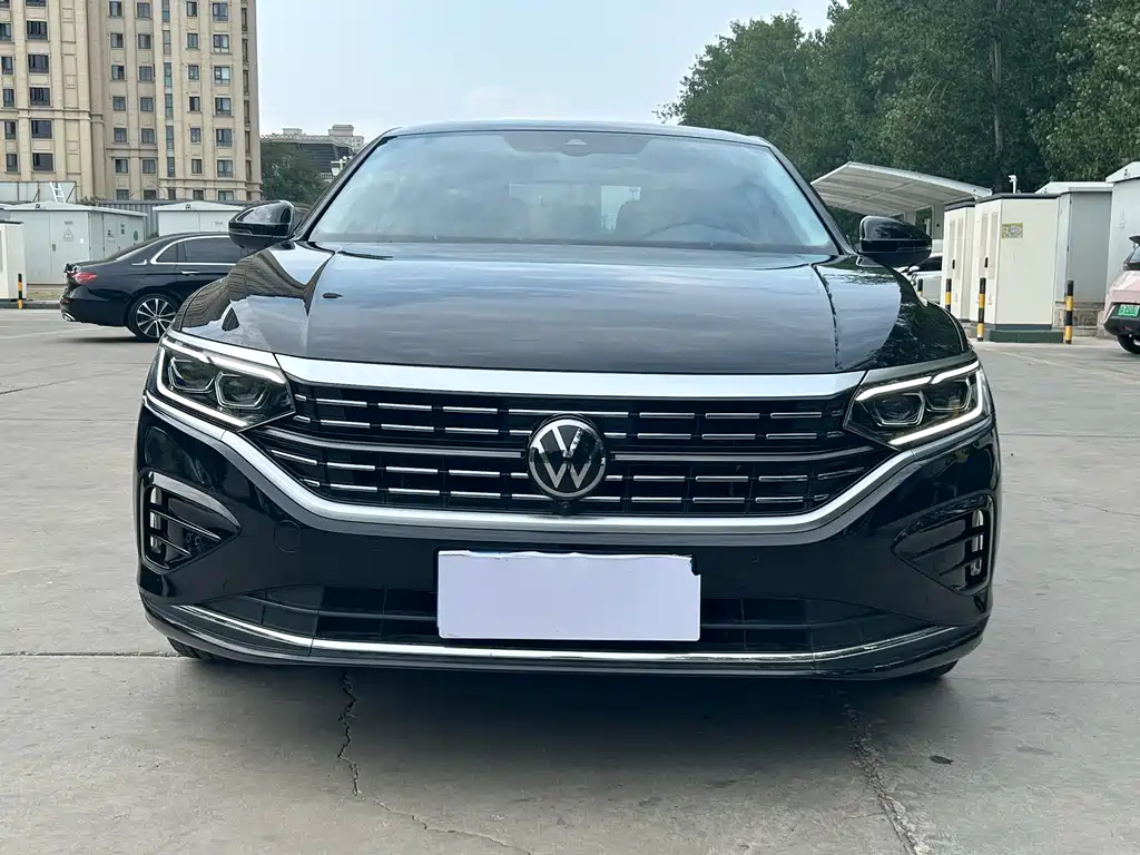 VOLKSWAGEN PASSAT 2024