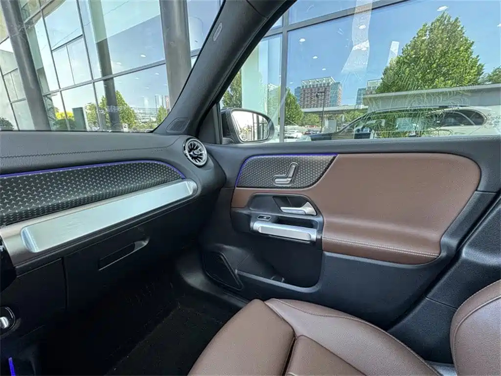 MERCEDES BENZ GLB 2024