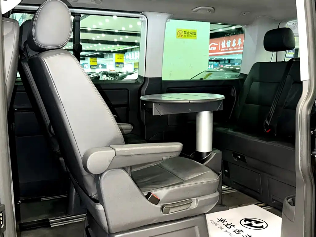 VOLKSWAGEN MULTIVAN 2012