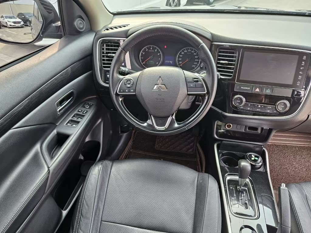 MITSUBISHI OUTLANDER 2017