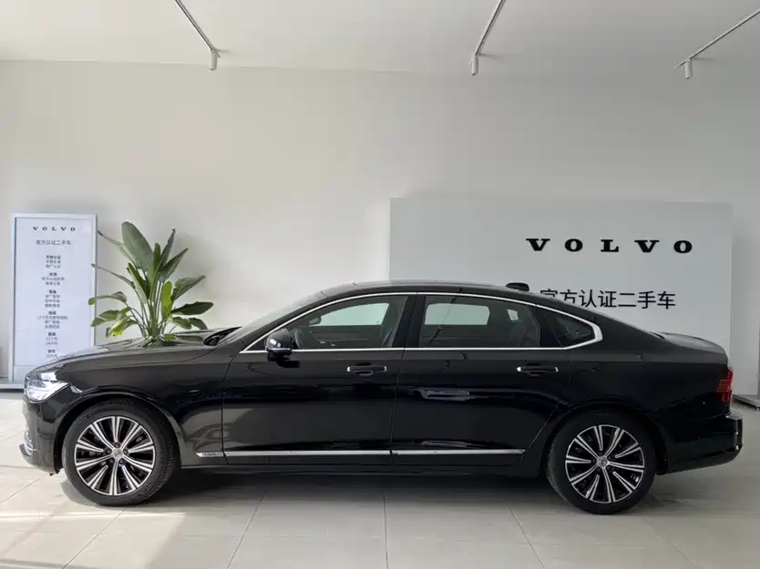 VOLVO S90 2023