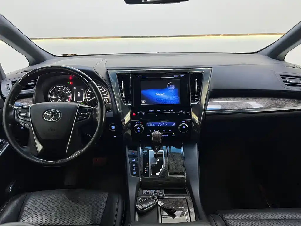 TOYOTA ALPHARD 2018