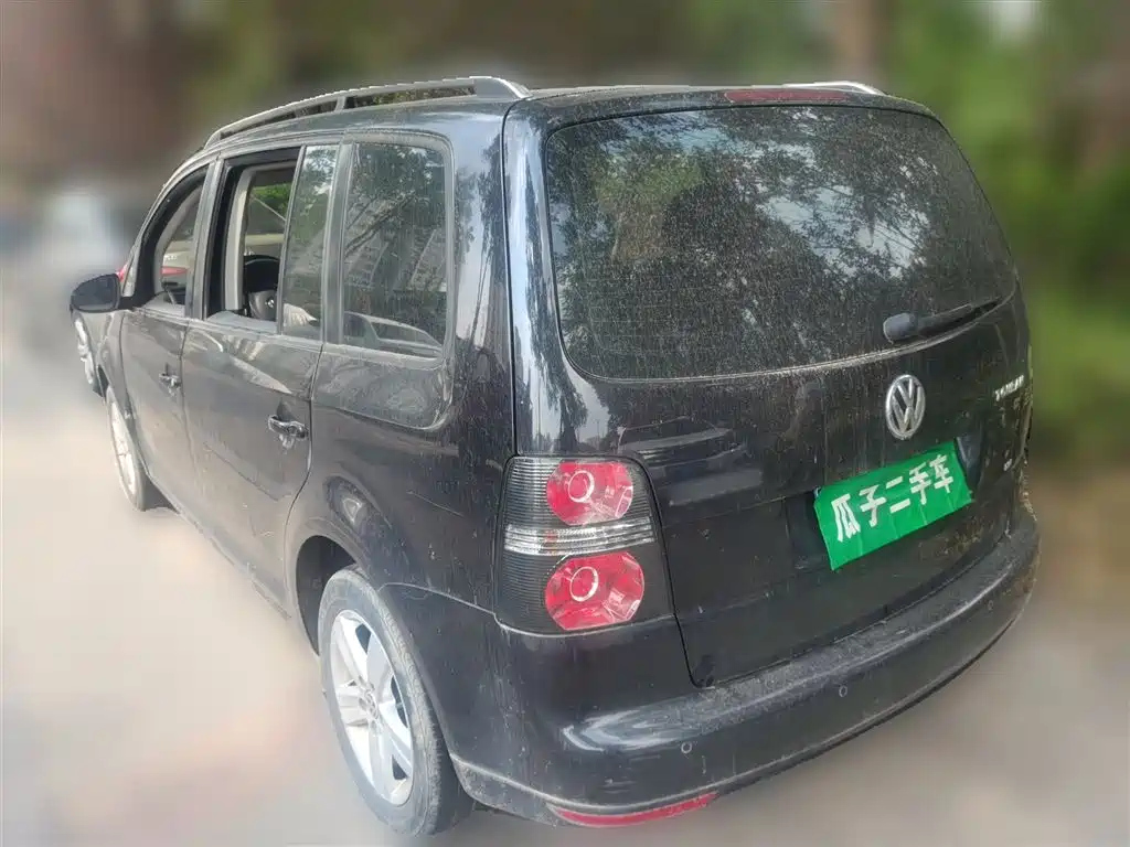 VOLKSWAGEN TOURAN 2015
