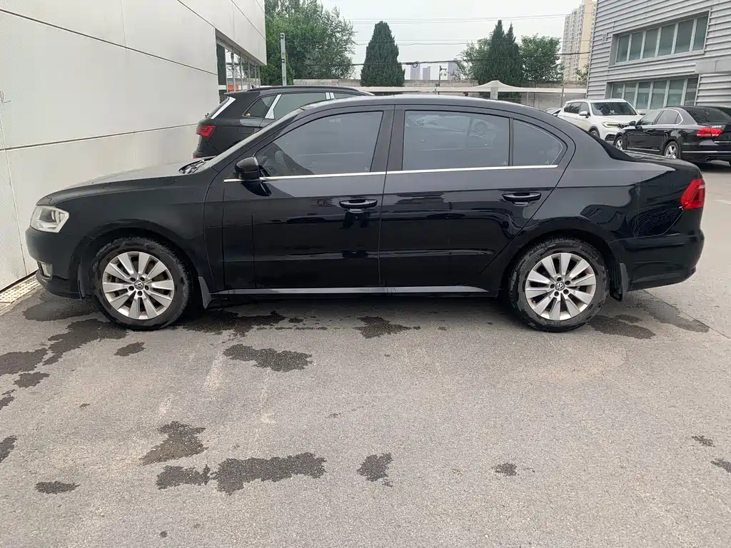 VOLKSWAGEN LAVIDA 2013