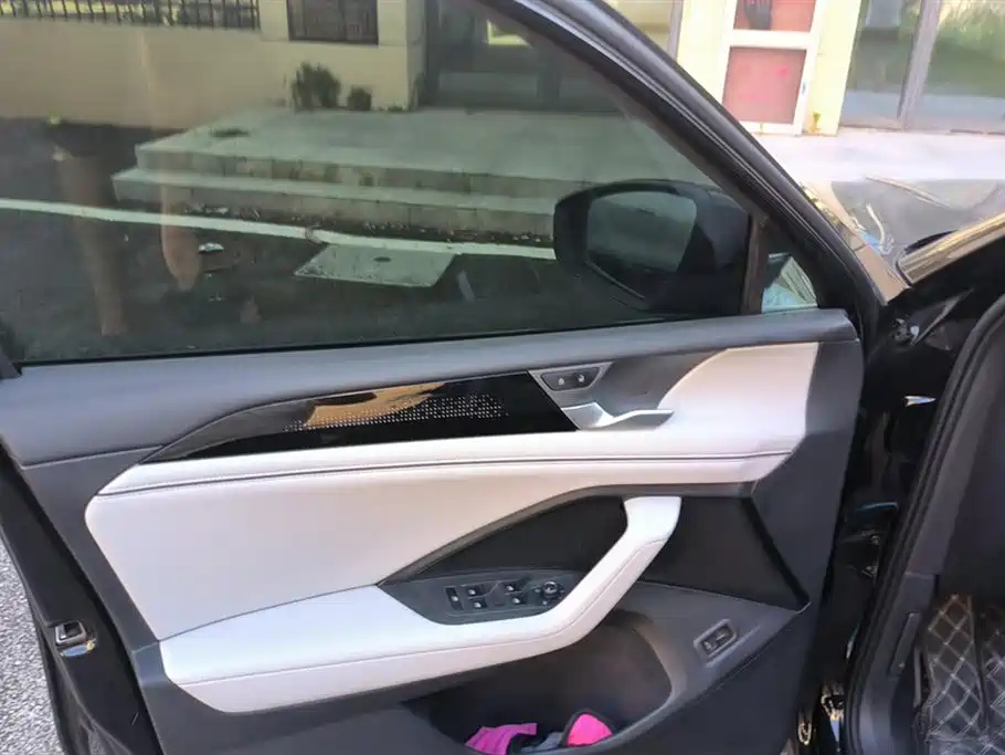 VOLKSWAGEN TIGUAN L 2024