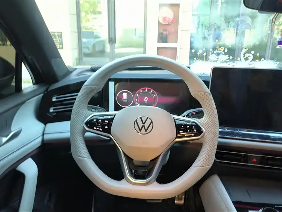 VOLKSWAGEN TIGUAN L 2024